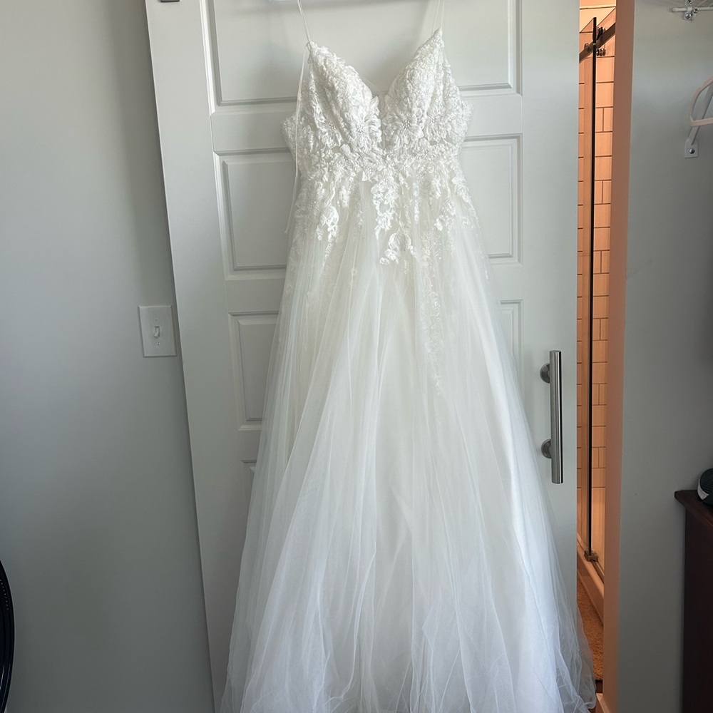 Lulu's Ivory Lace Bridal Gown